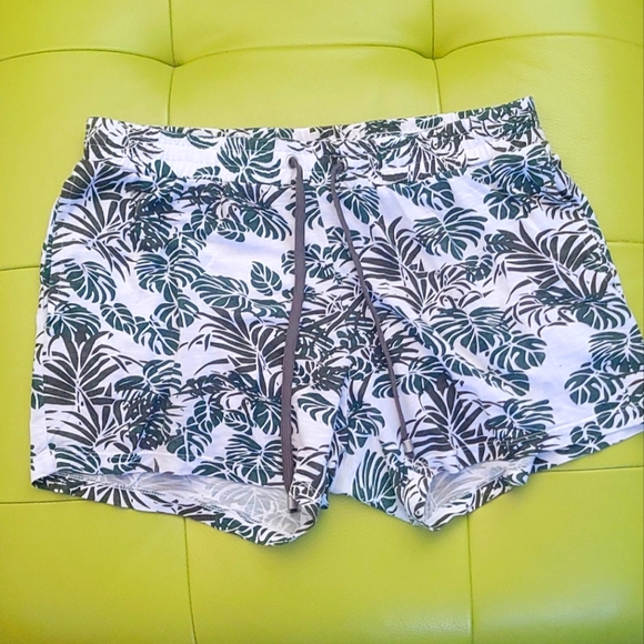 Addicted Shorts - Picture 1 of 4